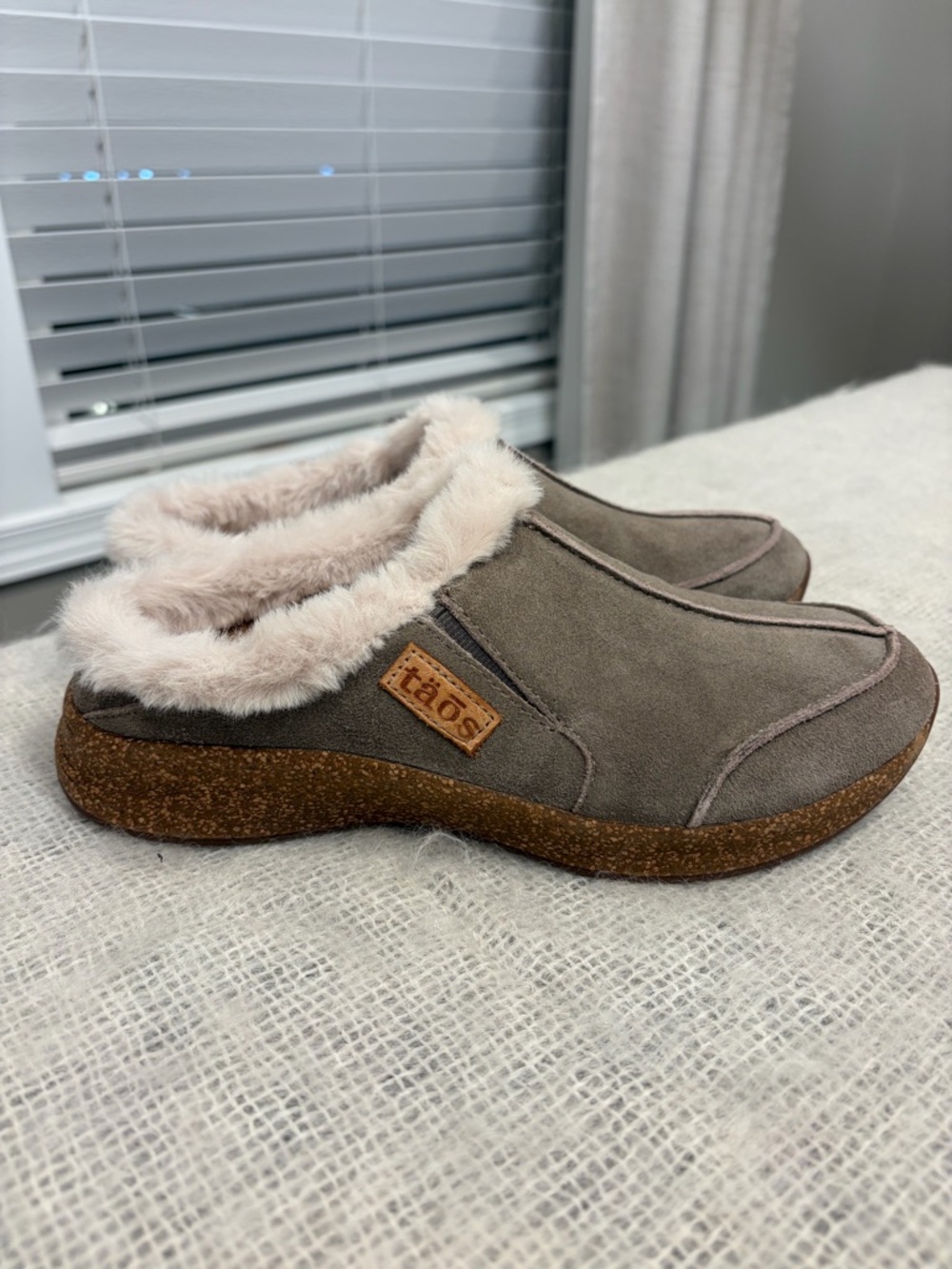 Taos Future like new suede water resistant mules/clogs with arch support- Size 7